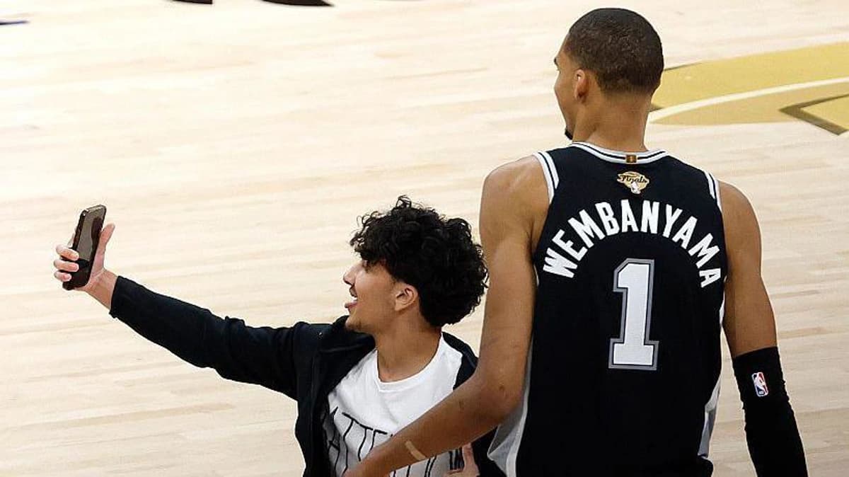 هشدار رئیس NBA پس از ورود غیرمجاز هوادار به زمین در فینال