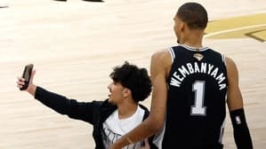 هشدار رئیس NBA پس از ورود غیرمجاز هوادار به زمین در فینال