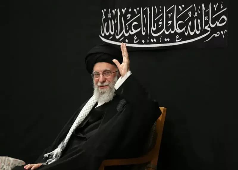 حضور رهبر انقلاب در مراسم عزاداری شب عاشورا