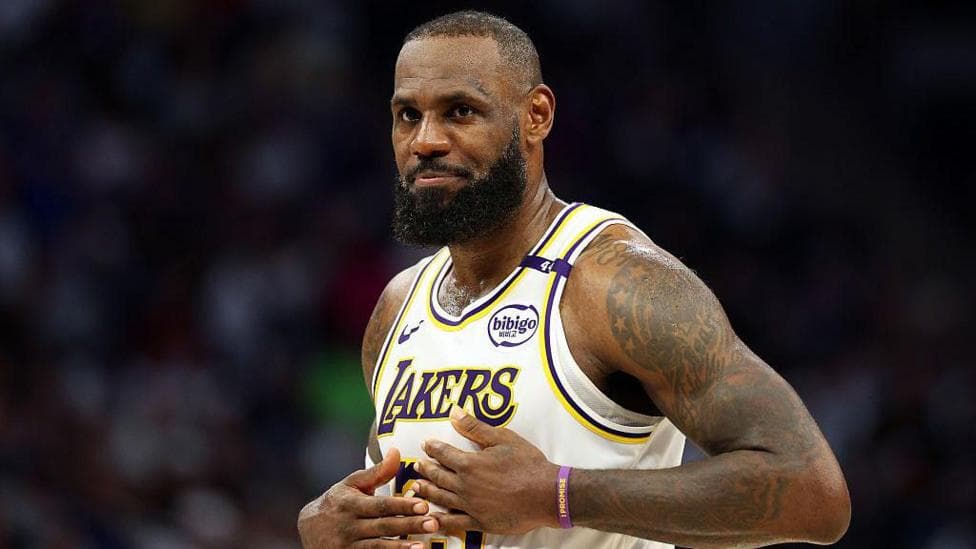 غیبت لبران جیمز در آغاز فصل جدید NBA به دلیل سیاتیک
