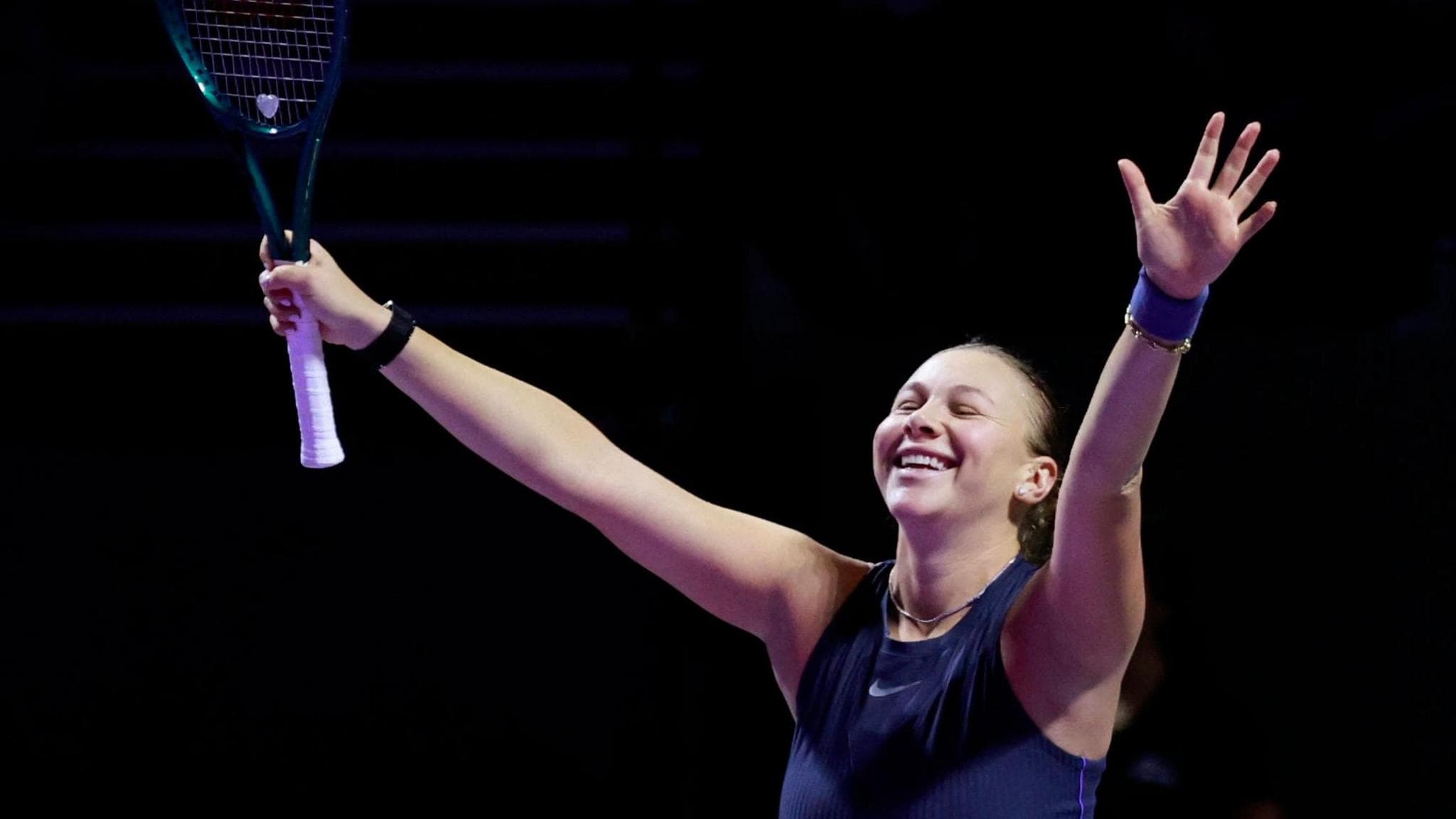 آنیسیمووا به همراه ریباکینا بدون شکست، راهی نیمه‌نهایی WTA فینال در ریاض شدند
