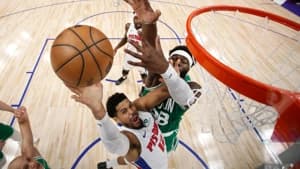 پیروزی دقایق پایانی دیترویت پیستونز مقابل بوستون سلتیکس در نبرد صدرنشینان شرق NBA